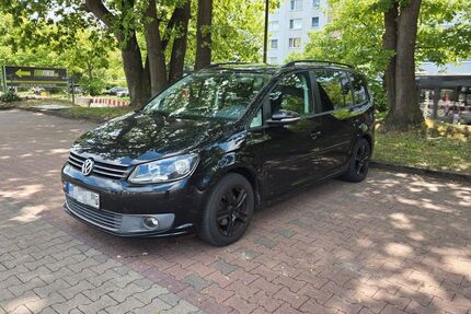 VW Touran 107.300 km 8.900 &euro; Hamburg 22045