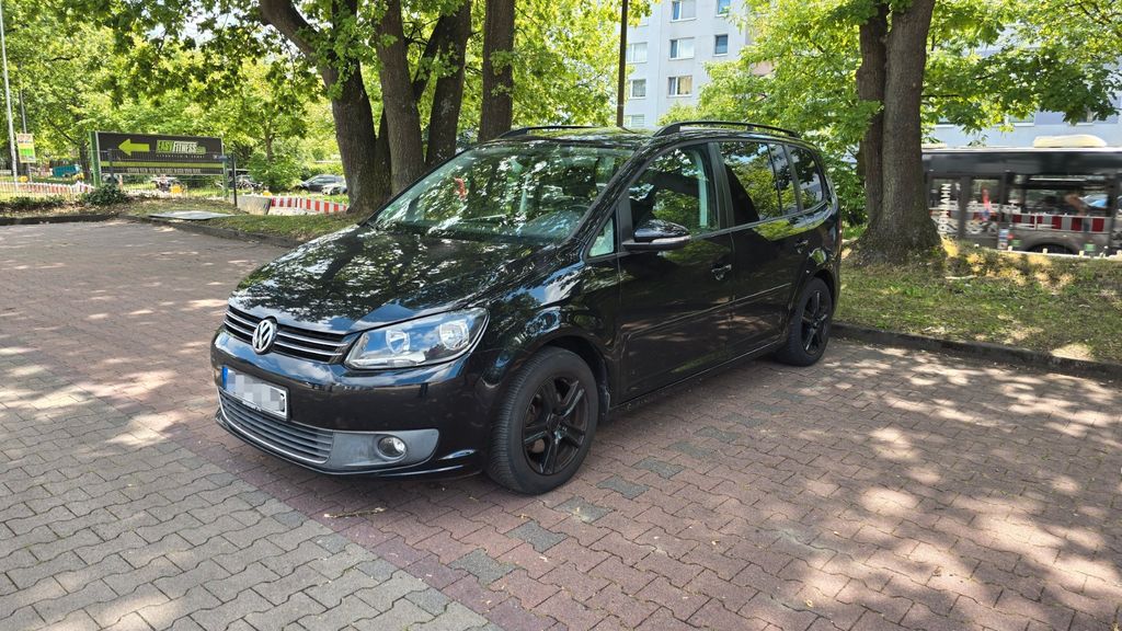 VW Touran 107.300 km 8.900 &euro; Hamburg 22045