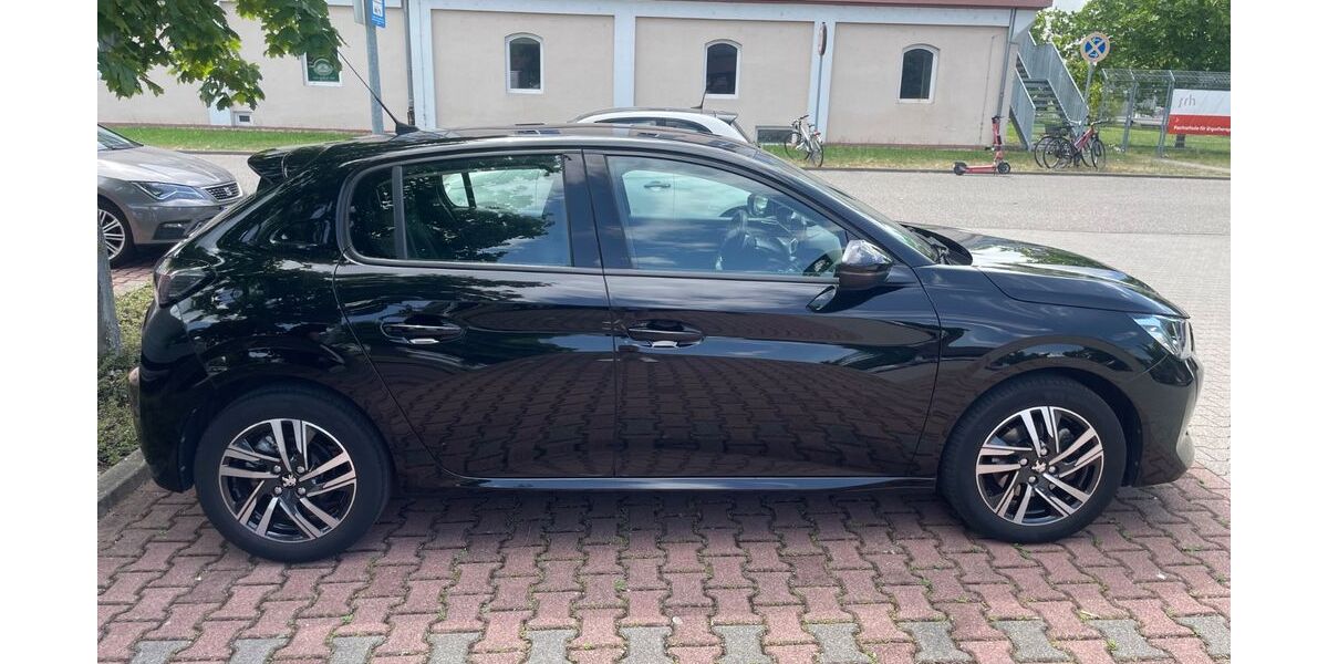 Peugeot 208 34.000 km 14.999 &euro; Karlsruhe 76185