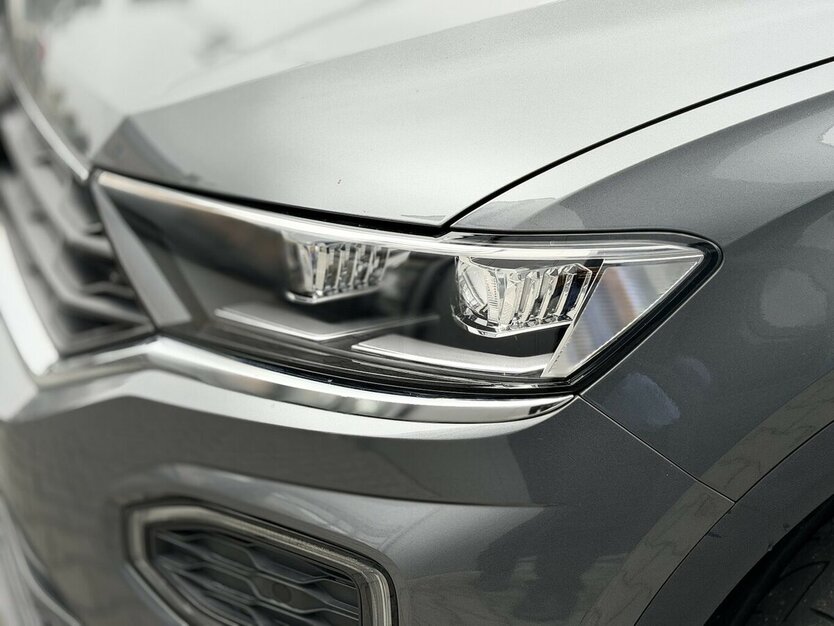 VW T-Roc R-line / IQ / Panorama / Virtual Cockpit 45.000 km 25.390 € Mönchengladbach 41066