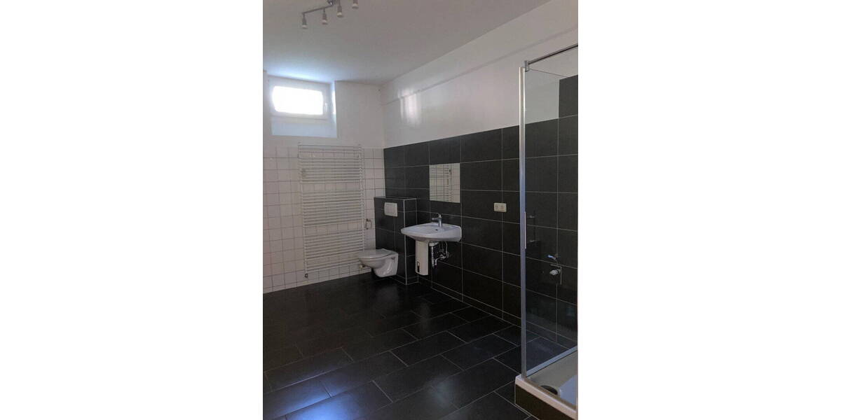Etagenwohnung Ludwigshafen Süd - 2 Zimmer, 88 m&sup2;, 890&euro; | Angebot:26795270
