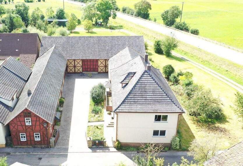 TRAUMHAFTER MÄRCHEN DREISEITENHOF + WOHNHAUS + Wohnung (18 PFERDEBOXEN MÖGLICH) oder BAUTRÄGEROBJEKT FÜR WohnungSBAU oder GASTRO FACHWERK REITERHOF