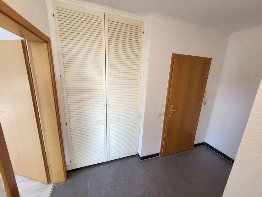 Gepflegte 2 Zimmer-Wohnung mit Loggia und PKW-Stellplatz in 23560 Lübeck, Moislinger Mühlenweg 2 zimmer