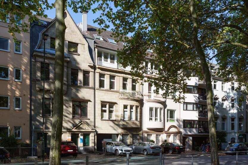 Haus zum Kaufen in Düsseldorf 1.895.000 € 439 m²
