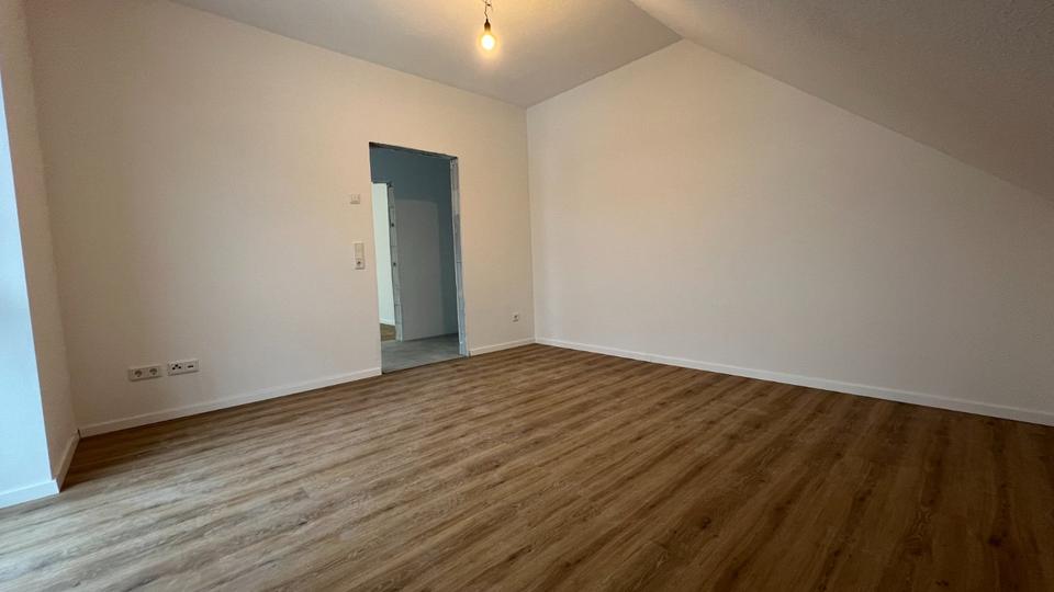 Dachgeschoßwohnung Edewecht - 5 Zimmer, 158 m&sup2;, 1.820&euro; | Angebot:25305525