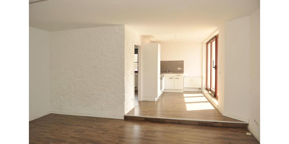 Dachgeschoßwohnung Zwickau - 2 Zimmer, 60 m&sup2;, 510&euro; | Angebot:26071725