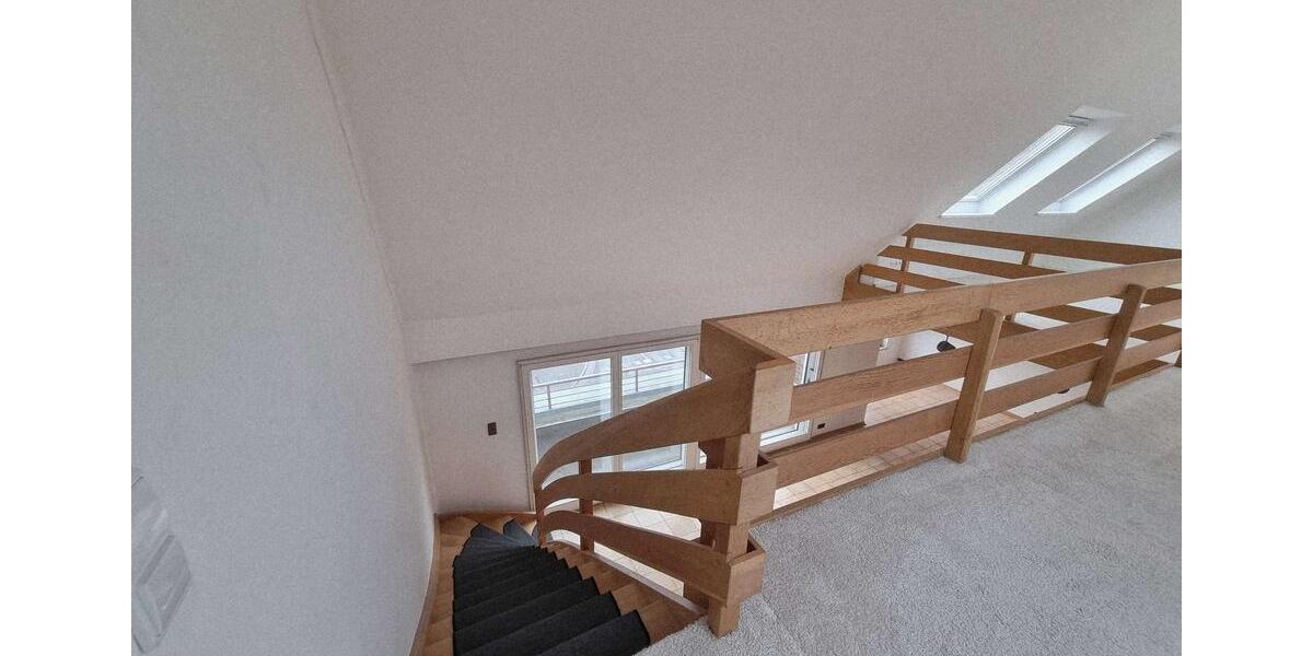 Dachgeschoßwohnung Cuxhaven - 2.5 Zimmer, 135 m&sup2;, 949&euro; | Angebot:26004700