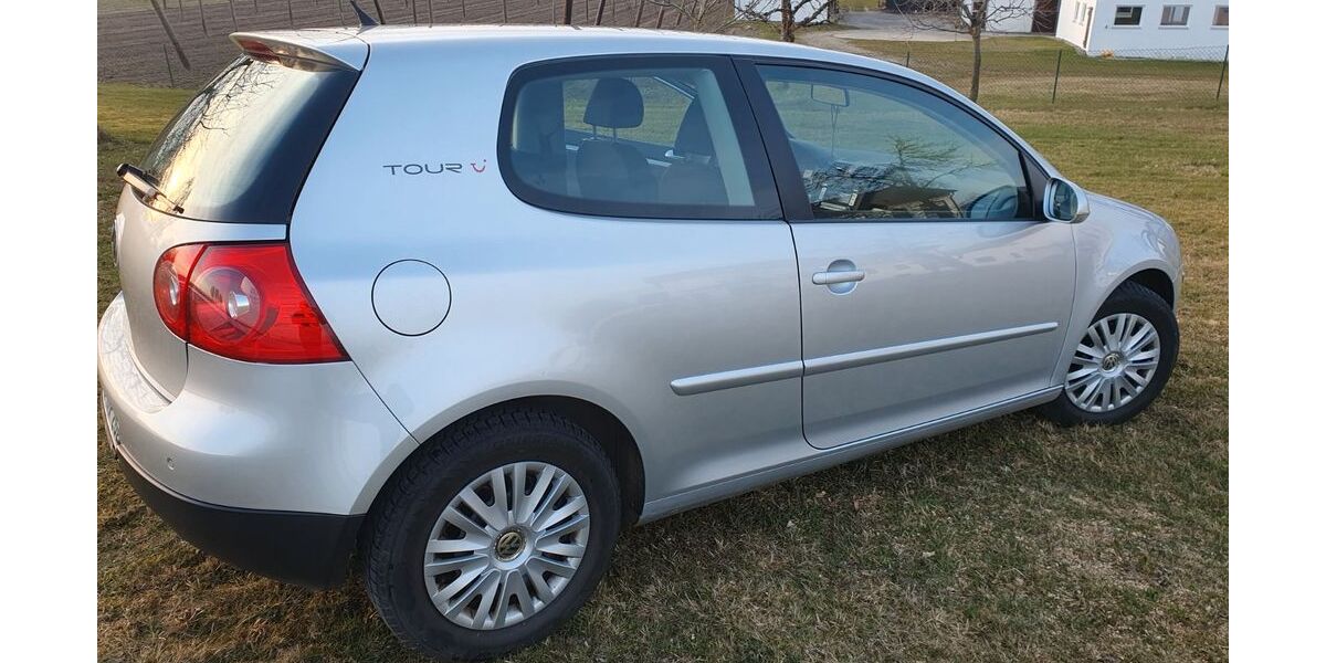 VW Golf 124.500 km 2.989 &euro; Hohenwart 86558