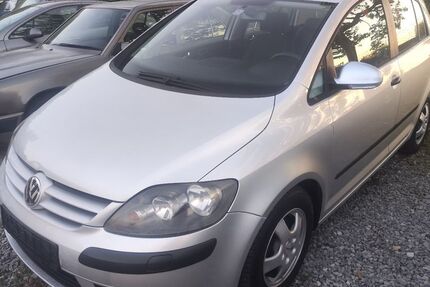 VW Golf 146.000 km 2.590 &euro; weinstadt 71384