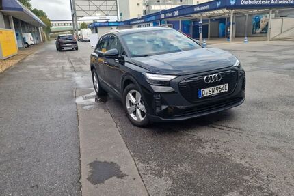 Audi Q4 e-tron 29.300 km 27.800 &euro; Düsseldorf 40221