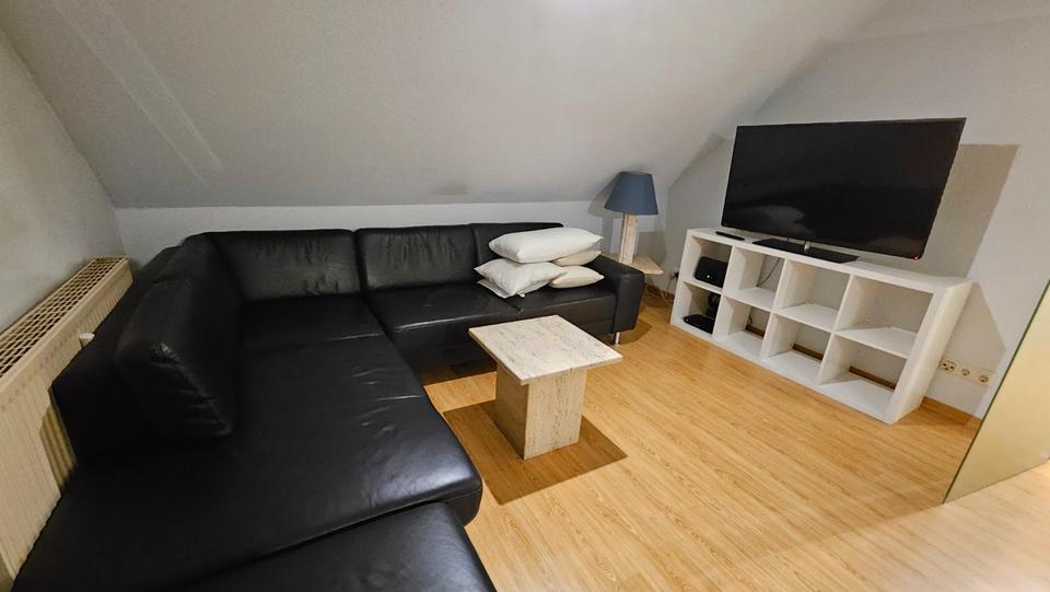 Dachgeschoßwohnung Wiesbaden Biebrich - 2.5 Zimmer, 80 m&sup2;, 1.400&euro; | Angebot:24923198
