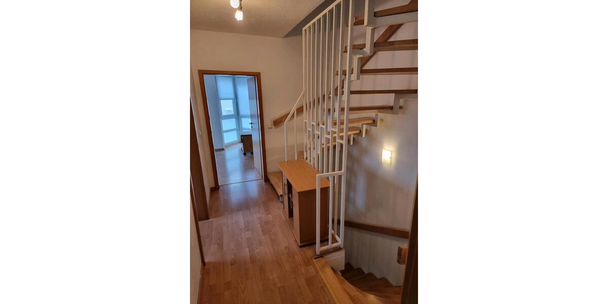 Doppelhaushälfte Straubing - 5 Zimmer, 128 m&sup2;, 1.280&euro; | Angebot:25442074
