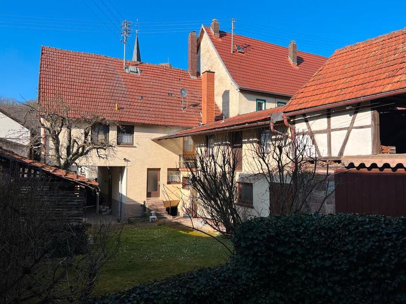 Historisches Häuschen mit Nebengebäuden für Liebhaber zimmer