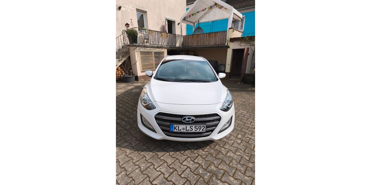 Hyundai i30 122.000 km 9.200 &euro; Kaiserslautern 67663
