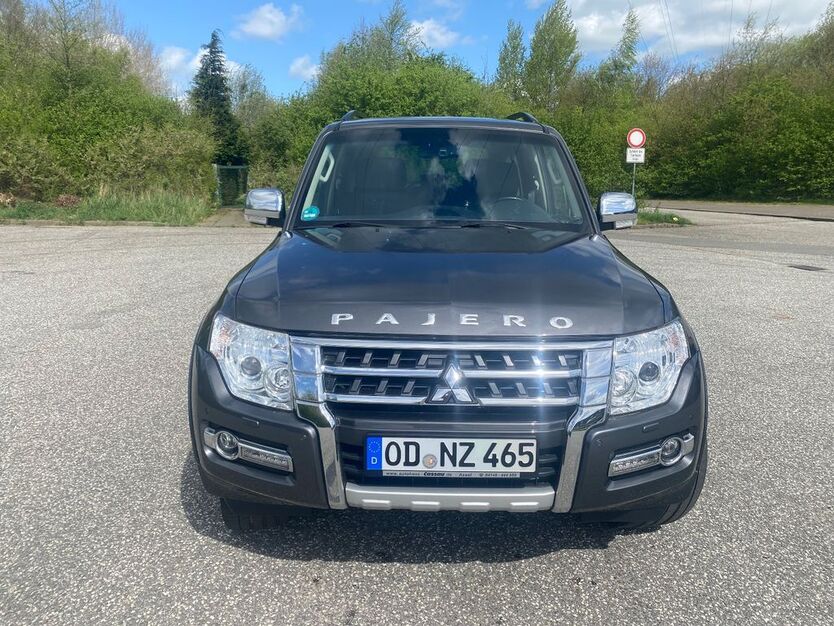 Mitsubishi Pajero 179.000 km 32.500 € Reinbek 21465