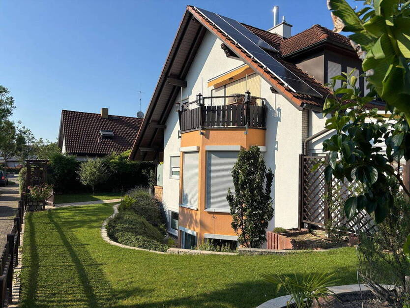 Geräumiges und modernisiertes 10-Zimmer-Mehrfamilienhaus in bester Lage