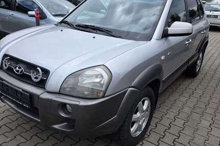 Hyundai TUCSON 209.000 km 1.800 &euro; Baindt 88255