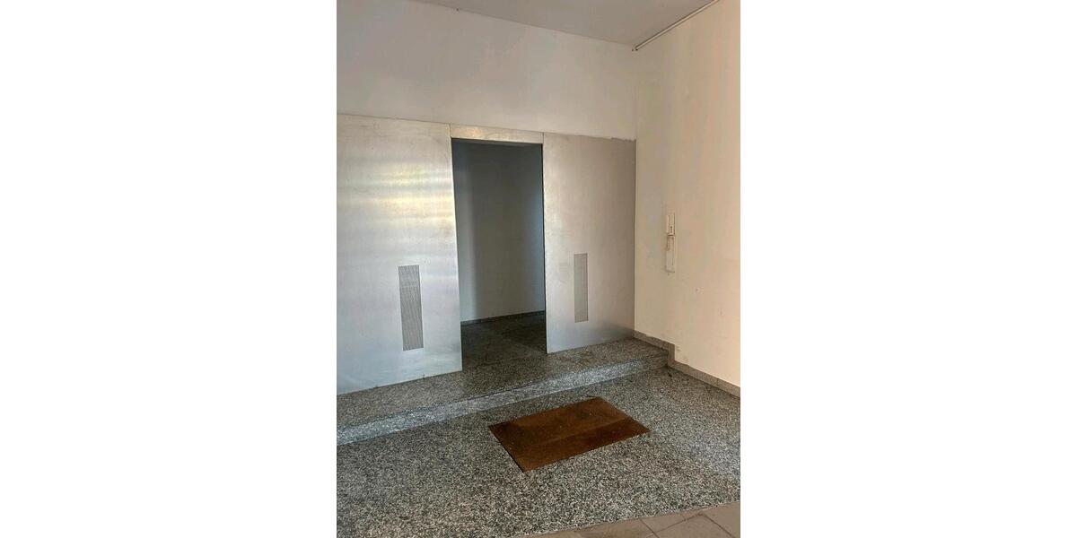 Großes Einfamilienhaus über drei Stockwerke 6 zimmer