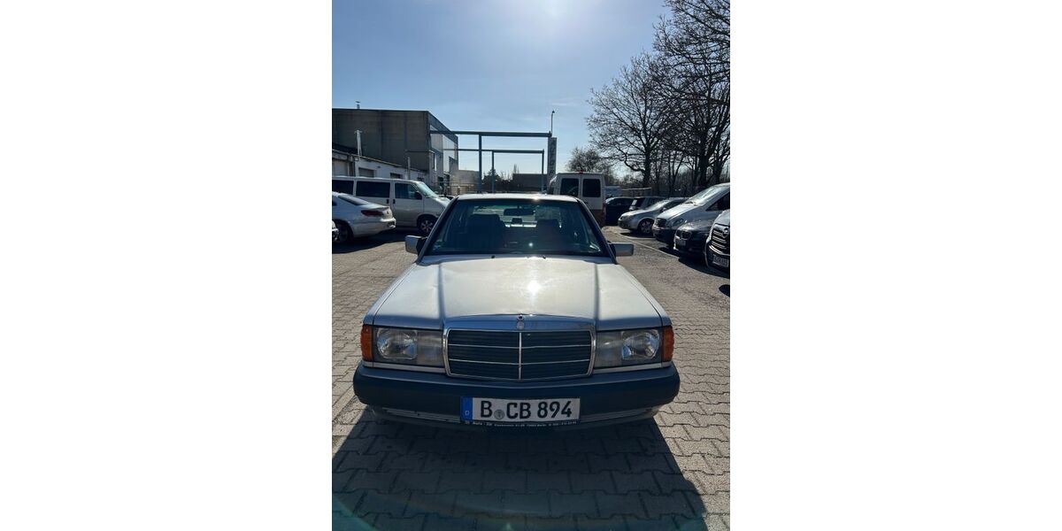 Mercedes-Benz 190 274.106 km 4.200 &euro; Berlin 13507