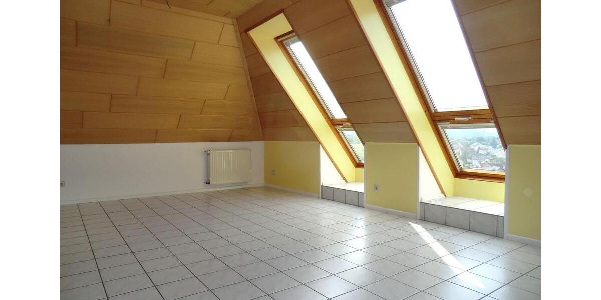 Dachgeschoßwohnung Friesenheim - 2.5 Zimmer, 71 m&sup2;, 600&euro; | Angebot:26366168