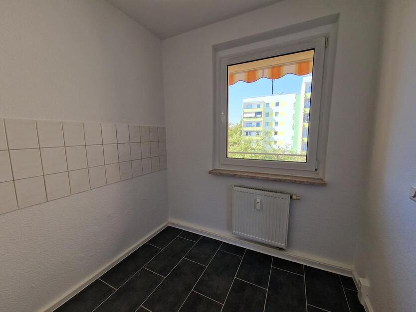 *Ab 01.11.2025- 2 Zimmer im Erdgeschoss mit Balkon & 2 NKM geschenkt* zimmer