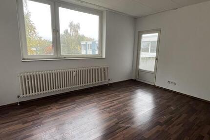 **HELLE 3-ZIMMERWOHNUNG MIT BADEWANNE UND BALKON** zimmer