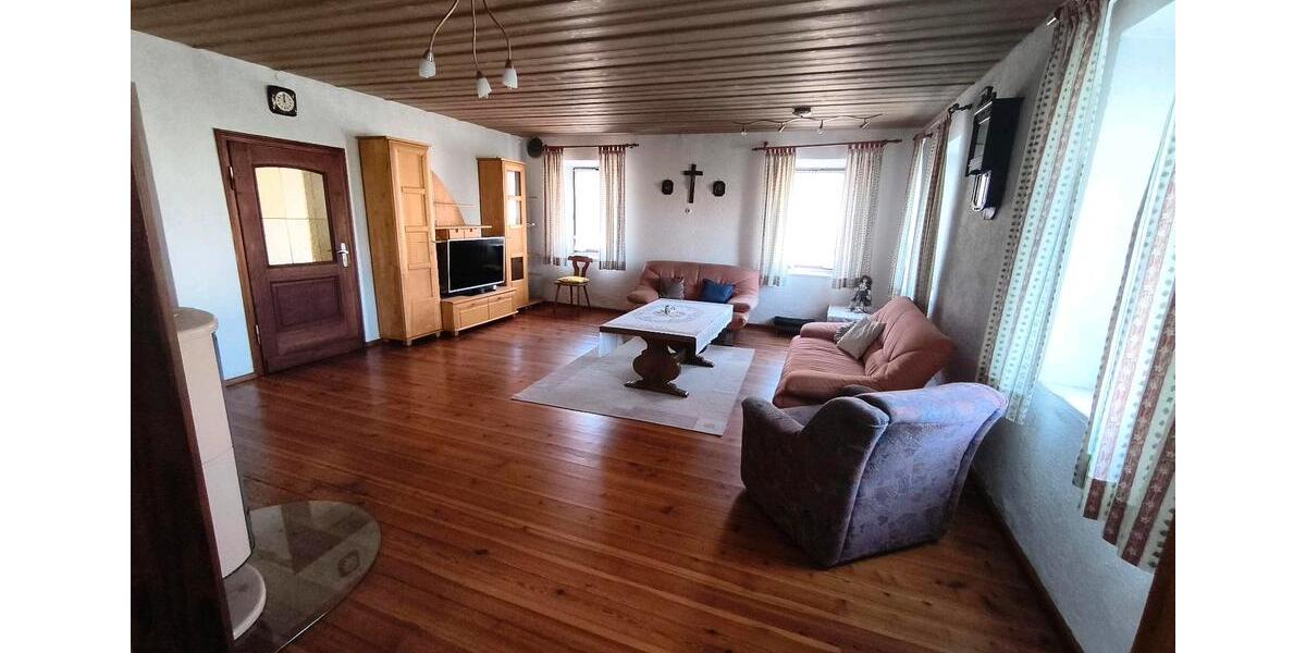Bauernhaus, Landhaus Eggenfelden - 9 Zimmer, 400 m&sup2;, 1.500&euro; | Angebot:26134944
