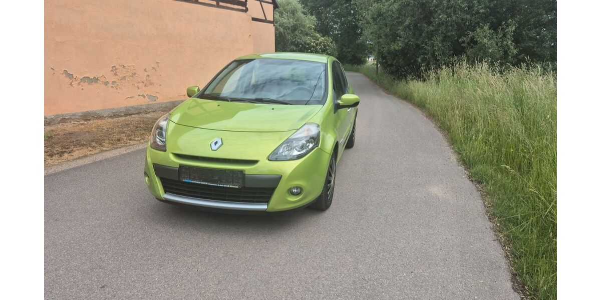 Renault Clio 107.000 km 3.900 &euro; Glauchau 08371