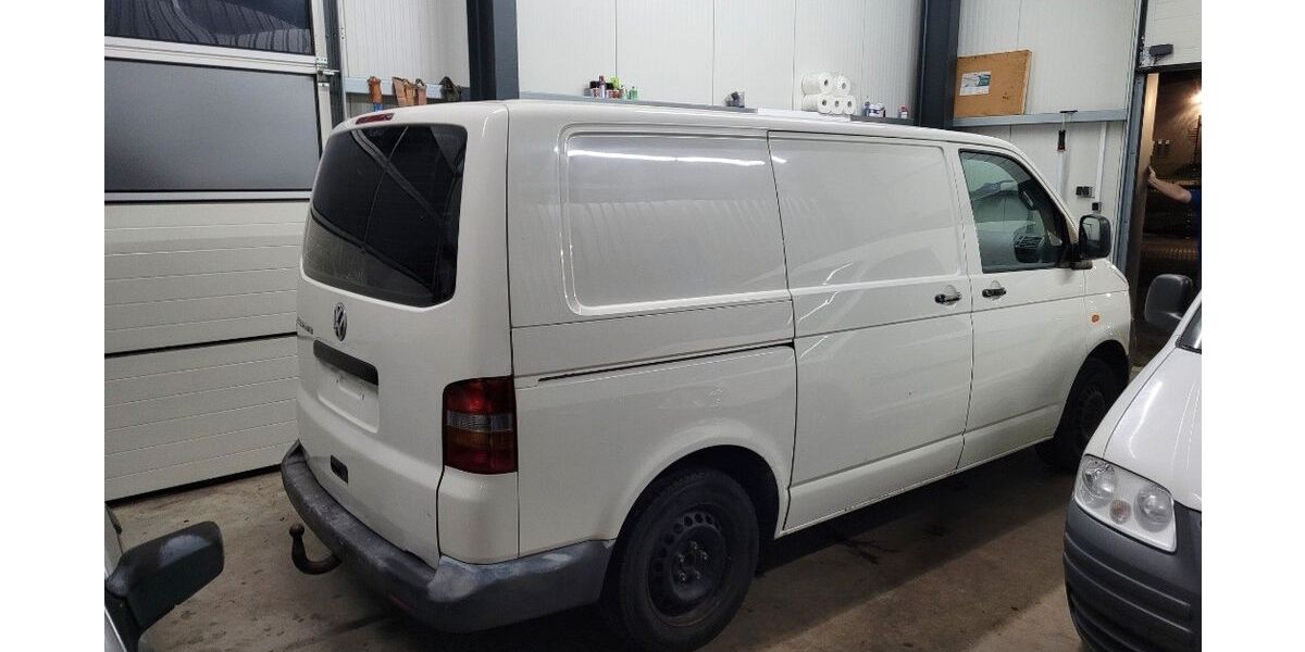 VW T5 Transporter 288.000 km 4.500 &euro; Börger 26904