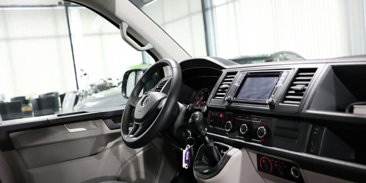 VW T6 Kombi TRANSPORTER 2.0 TDI / 9-SITZER / AHK 137.000 km 18.991 &euro; Hamm 59077
