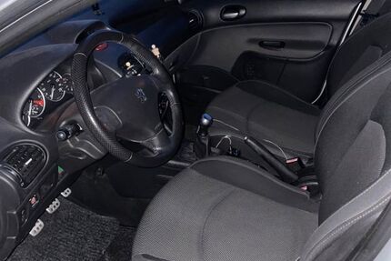 Peugeot 206 94.000 km 800 &euro; Dresden 01239