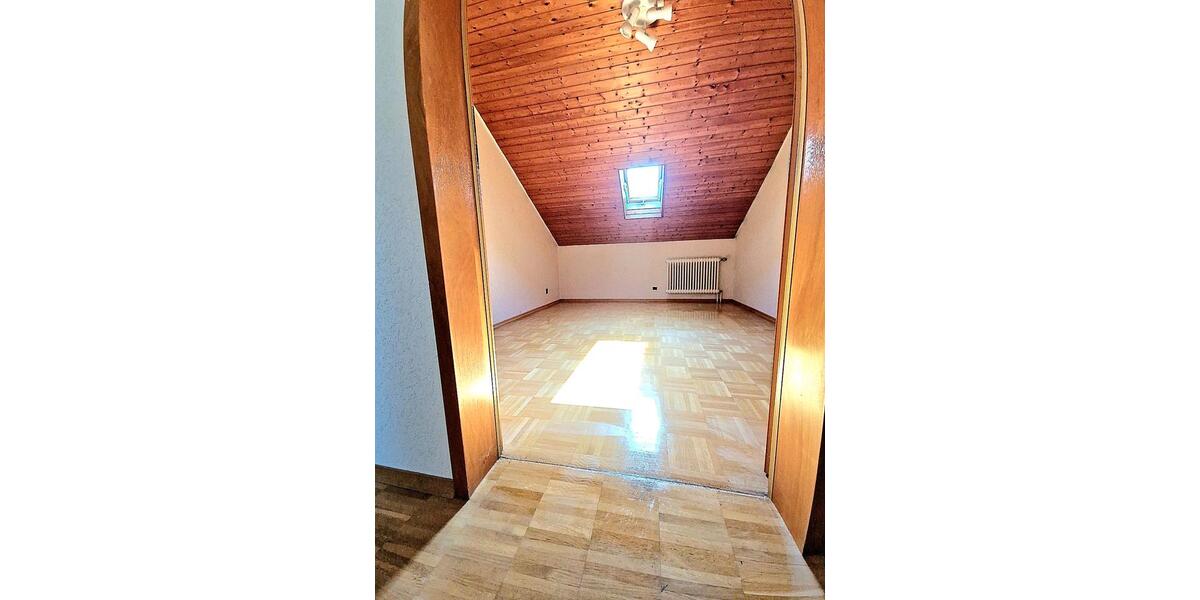 Dachgeschoßwohnung Obersulm - 3 Zimmer, 65 m&sup2;, 900&euro; | Angebot:25843640