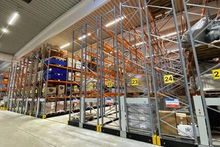 Moderne, neuwertige Hochregal- Lagerhalle in verkehrsgünstiger Lage zimmer