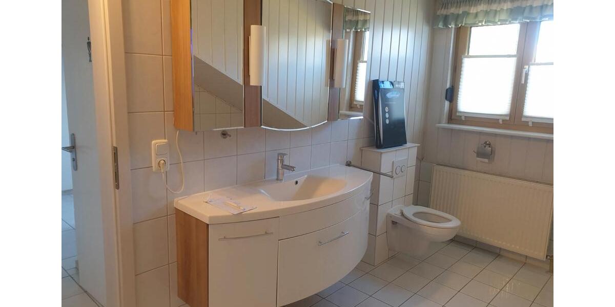 Dachgeschoßwohnung Thalmassing - 3.5 Zimmer, 102 m&sup2;, 800&euro; | Angebot:26405809