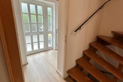 Haus Erlangen Bruck - 6 Zimmer, 130 m&sup2;, 1.800&euro; | Angebot:27617127