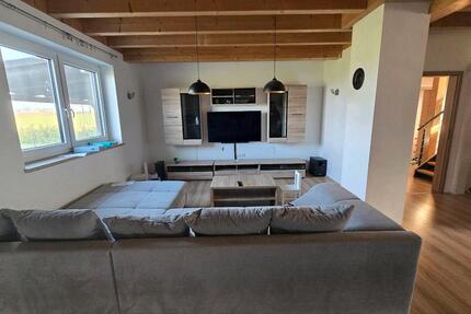 Haus Prichsenstadt - 4 Zimmer, 135 m&sup2;, 1.250&euro; | Angebot:26038283