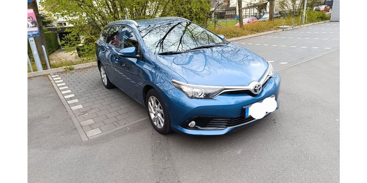 Toyota Auris 178.460 km 8.800 &euro; Frankfurt am main 60437