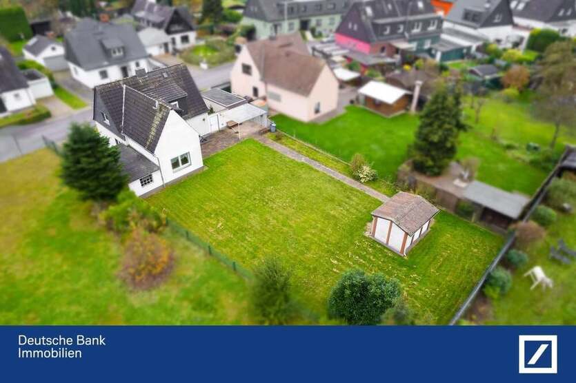 Freistehendes Einfamilienhaus auf großem Grundstück in guter Lage zu verkaufen