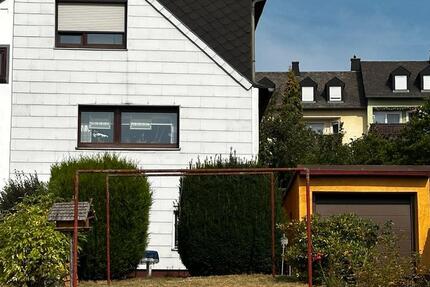 Doppelhaushälfte in Hof 5 zimmer