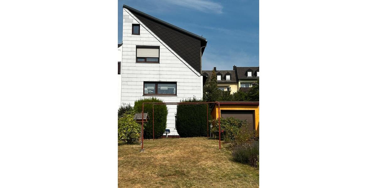 Doppelhaushälfte in Hof 5 zimmer