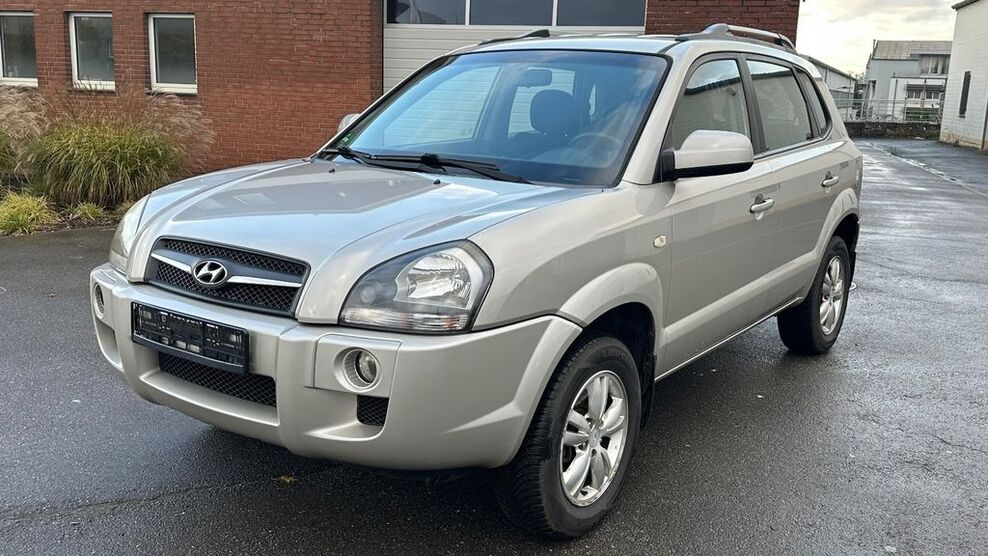Hyundai TUCSON 202.000 km 4.900 € Neuss 41460