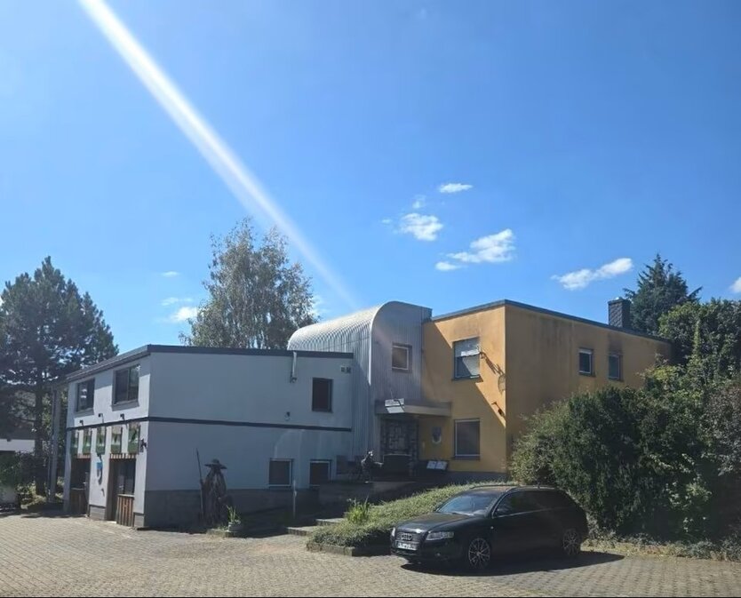 Sondershausen-OT, MFH + Gewerbe 16 zimmer