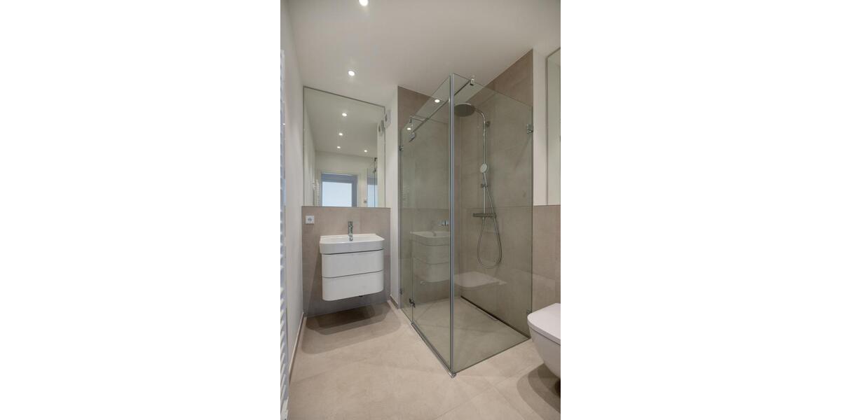 Etagenwohnung Düsseldorf Heerdt - 4 Zimmer, 102 m&sup2;, 2.754&euro; | Angebot:26503883