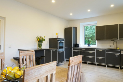 Provisionsfrei: Stilvolle 4-Zimmer-Erdgeschosswohnung – saniert, Keller & 2 Stellplätze 4 zimmer