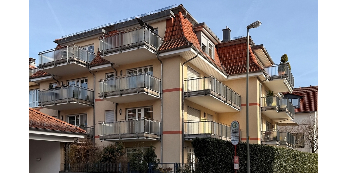 Hofheim: Seniorenresidenz mit Penthousefeeling! Charmante 3-Zimmerwohnung in zentraler Lage - Etagenwohnung Hofheim | Angebot:25539425