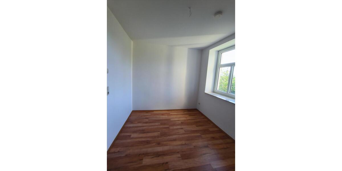 attraktive Kapitalanlage - vermietete 4-Raum-Wohnung im Grünen mit Balkon und Stellplatz - Etagenwohnung Gera | Angebot:27362900