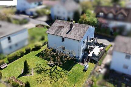 Charmantes Zweifamilienhaus mit traumhaftem Garten & vielseitigem Potenzial in beliebter Wohnlage von Kirchhain 8 zimmer