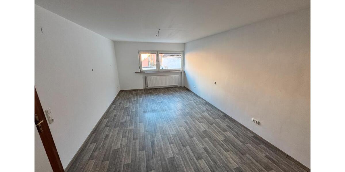 Etagenwohnung Schöneck - 5.5 Zimmer, 185 m&sup2;, 2.200&euro; | Angebot:24364463