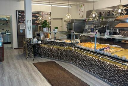 Bäckerei Cafeteria mit Stammkunden zur Übergabe