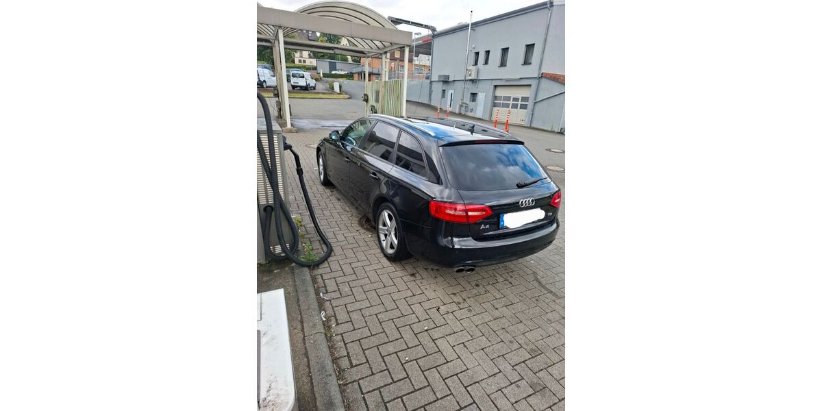 Audi A4 262.000 km 6.990 &euro; Mittenaar 35756